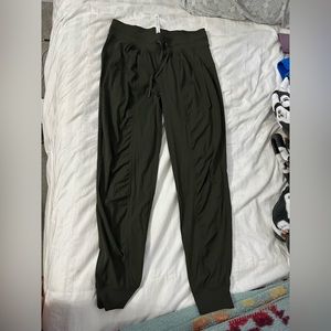 LULULEMON dance studio jogger sz 8